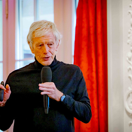 Prof Dr méd. Ueli Schiebler, International Member of the National Academy of Sciences, USA Département de biologie moléculaire et cellulaire, Faculté des sciences, Université de Genève