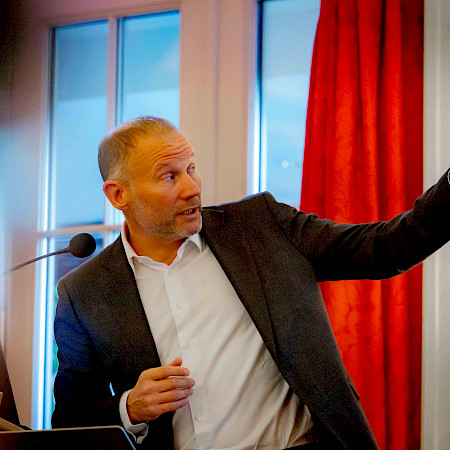 Prof Dr méd. Olivier Michielin, Médecin Chef, Centre d’oncologie de précision, Service d’immunooncologie et oncologie médicale, Hôpitaux Universitaires de Genève (HUG)